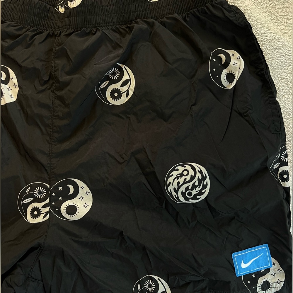 Nike Ying Yang Shorts Pattern Size Large - image 3